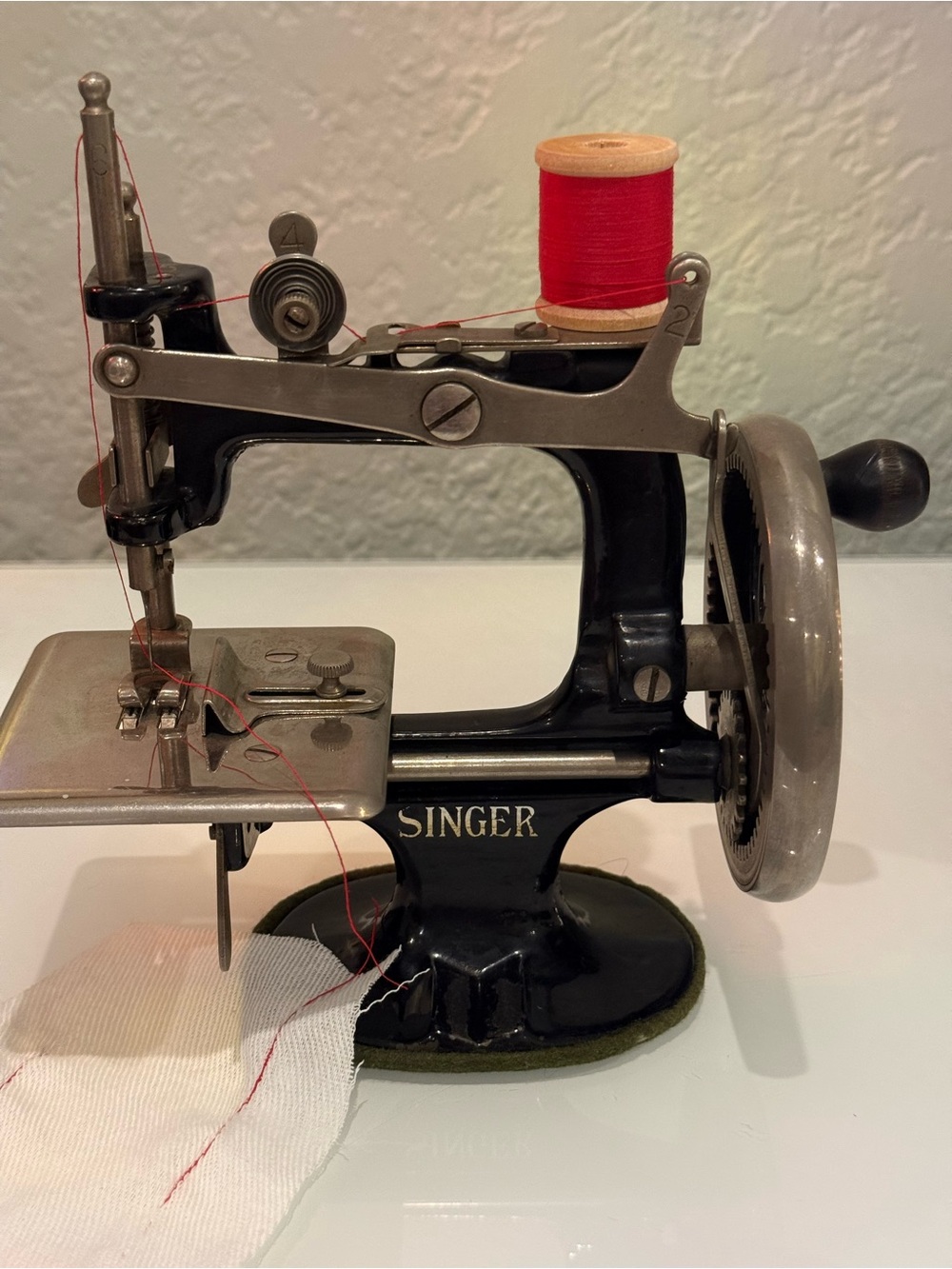 German 1920s SINGER 20 Child Toy
Sewing Machine SewHandy 20-1
Restored